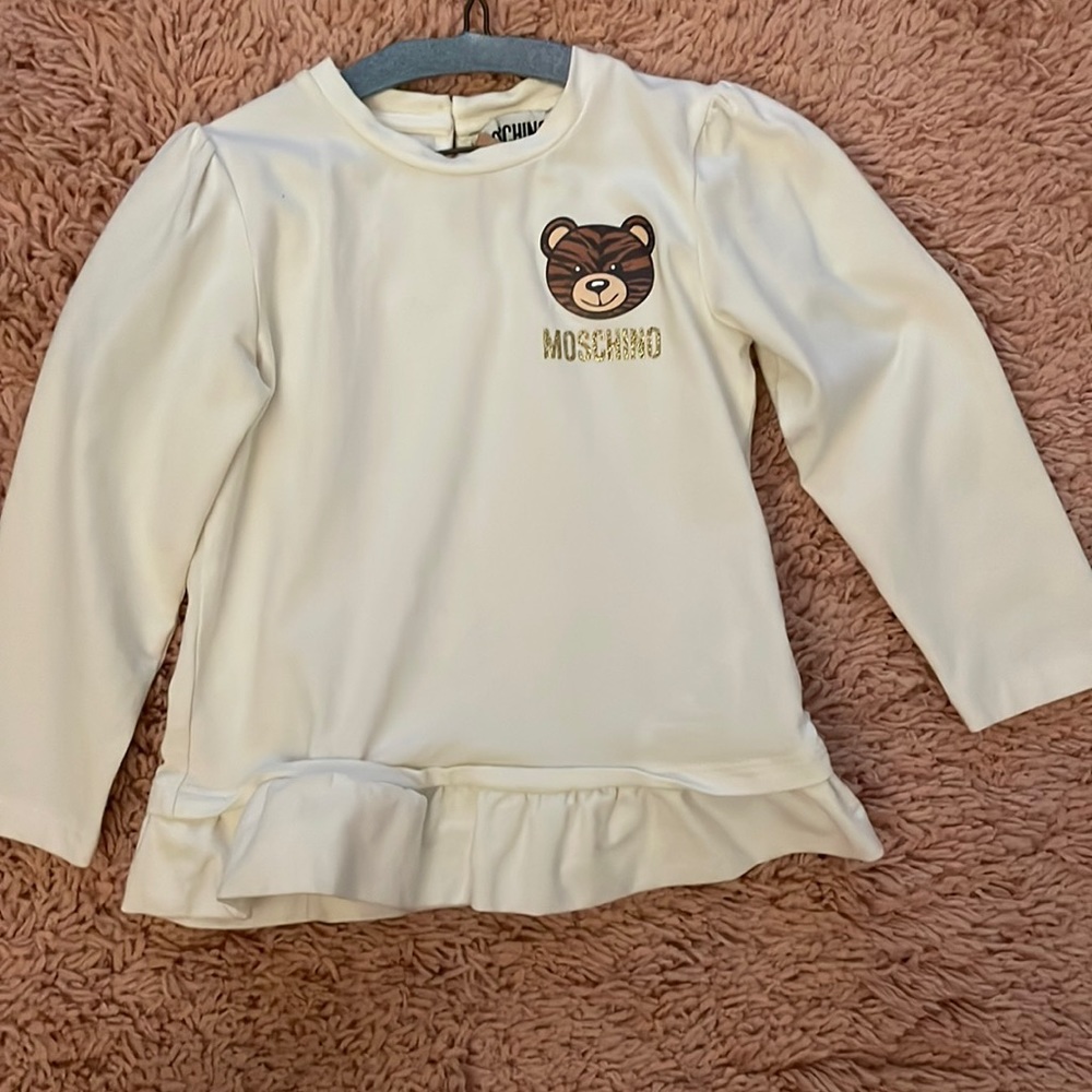Selling kids 12-18 month Moschino outfit.